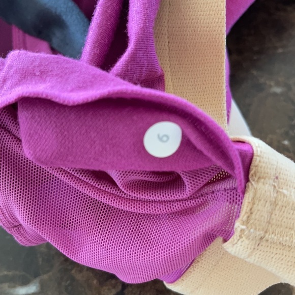 Lululemon tank top size 6 🥰🥰 - Picture 4 of 4